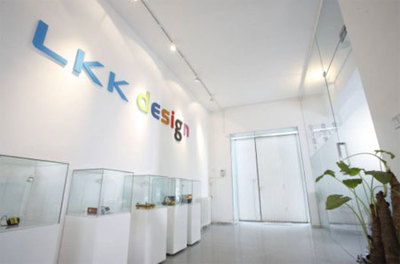 朵唯眼影手机S920华丽上市 设计升级诠释完美女人味