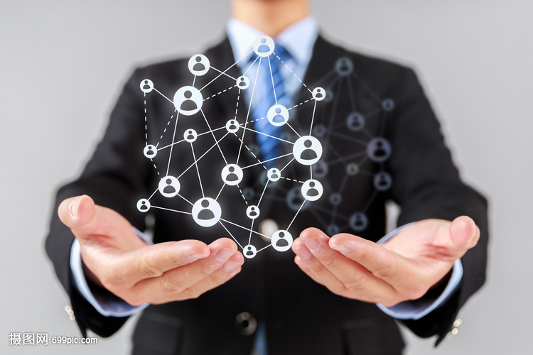 男人手中的科技力量 互联网科技如何重塑男性生活与身份